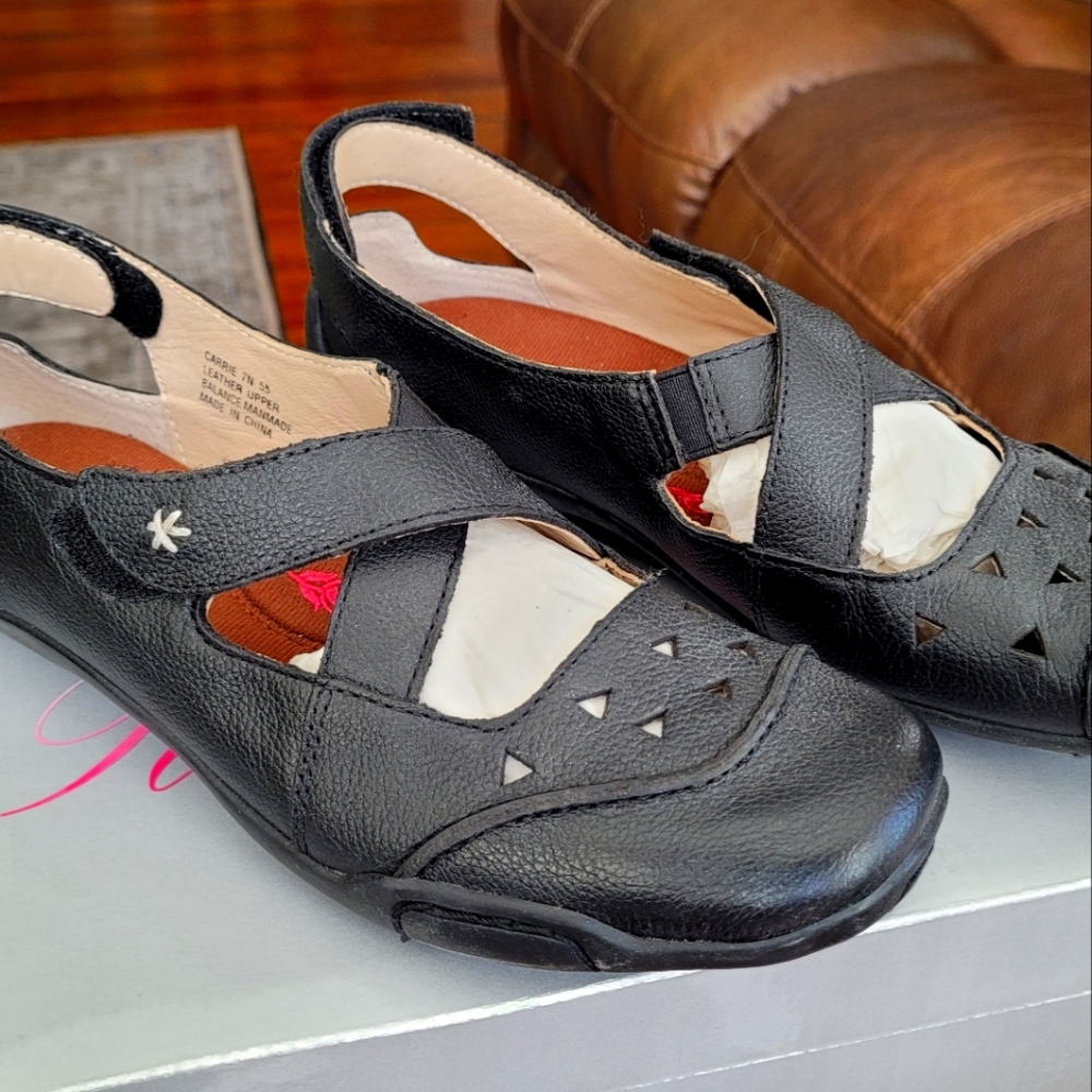 Ros Hommerson Women's 'Carrie' Nubuck Casual @  Shoe, Narrow (size 7) Black